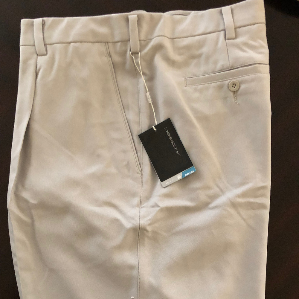 Mens Nike Golf Dri-Fit Pleated Shorts 42 NEW